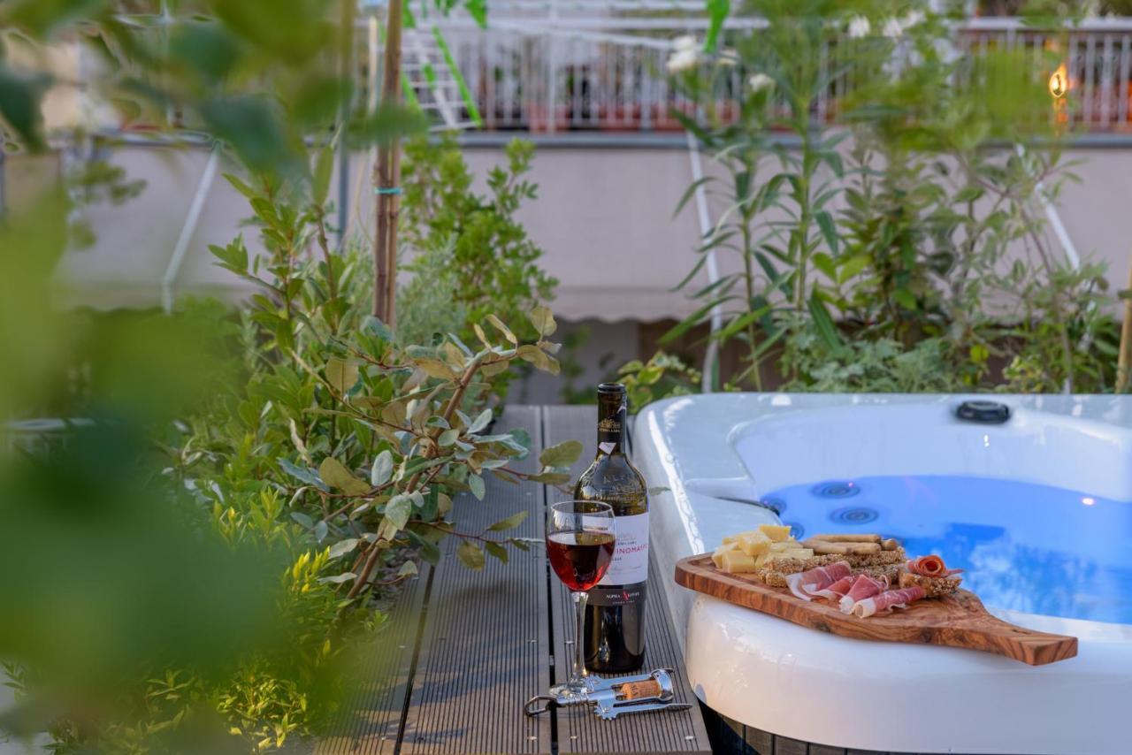 Meno Suite With Private Terrace - Jaccuzzi, Acropolis View Athens Exterior photo